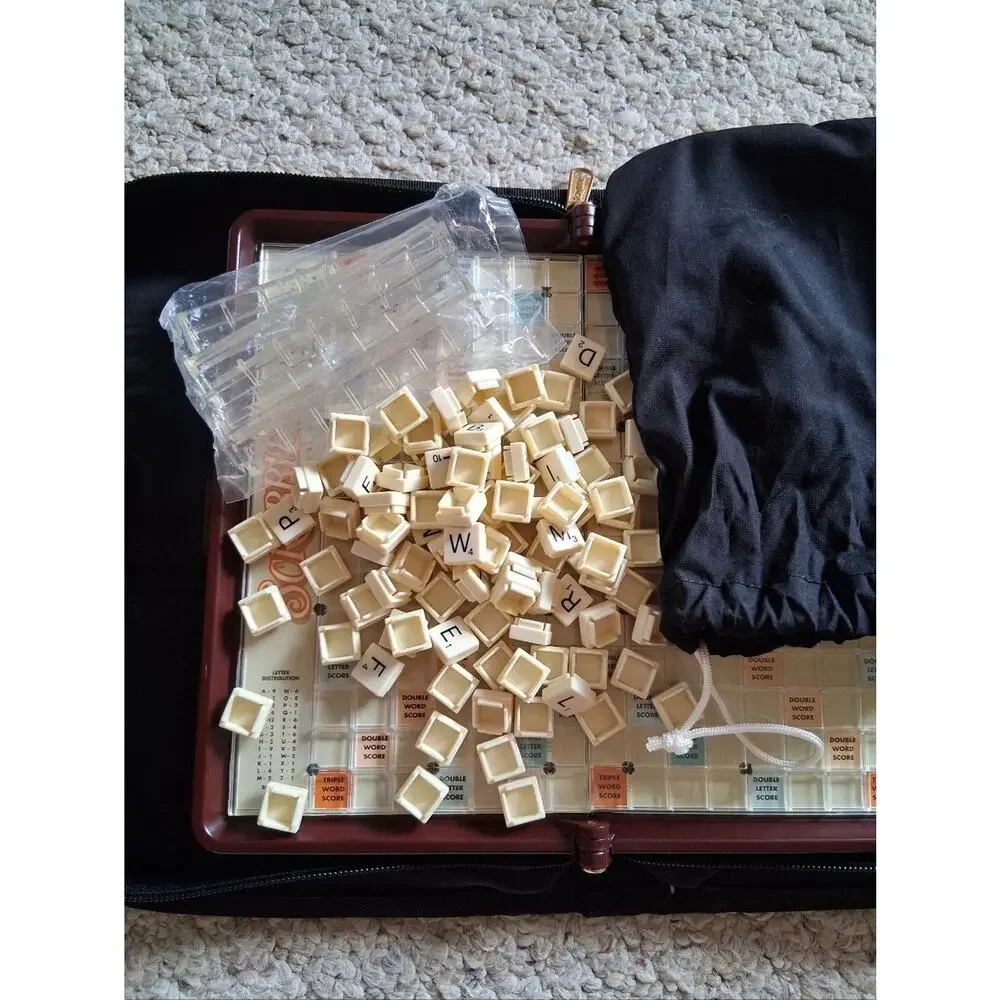 Scrabble Game Folio Edition Travel Set